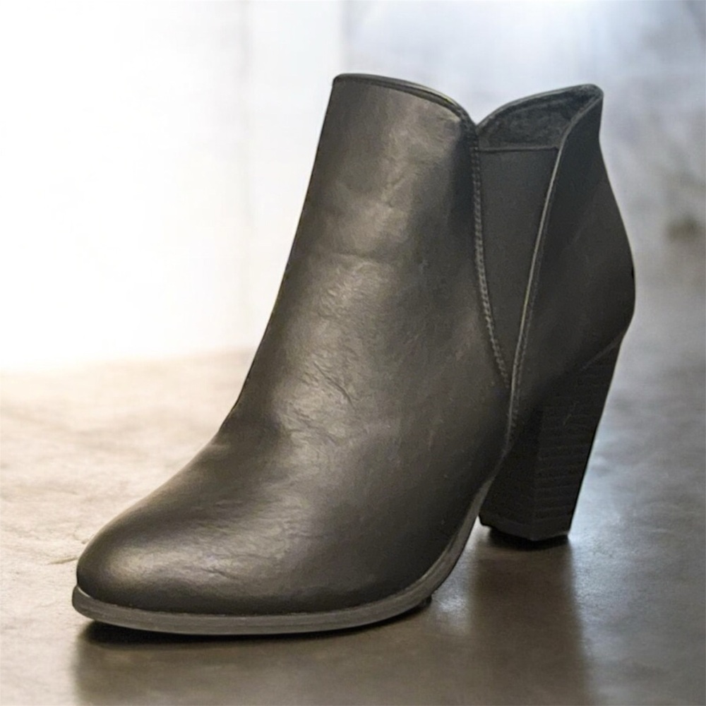 Women’s Black Ankle Boots – Size 8 1/2 Chunky Heel – Classic Style